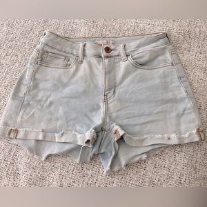 So (Kohls) High Rise Curvy Shortie 9/29w